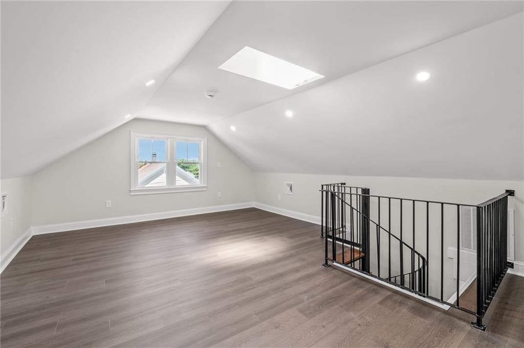 21 Russell Avenue photo 42