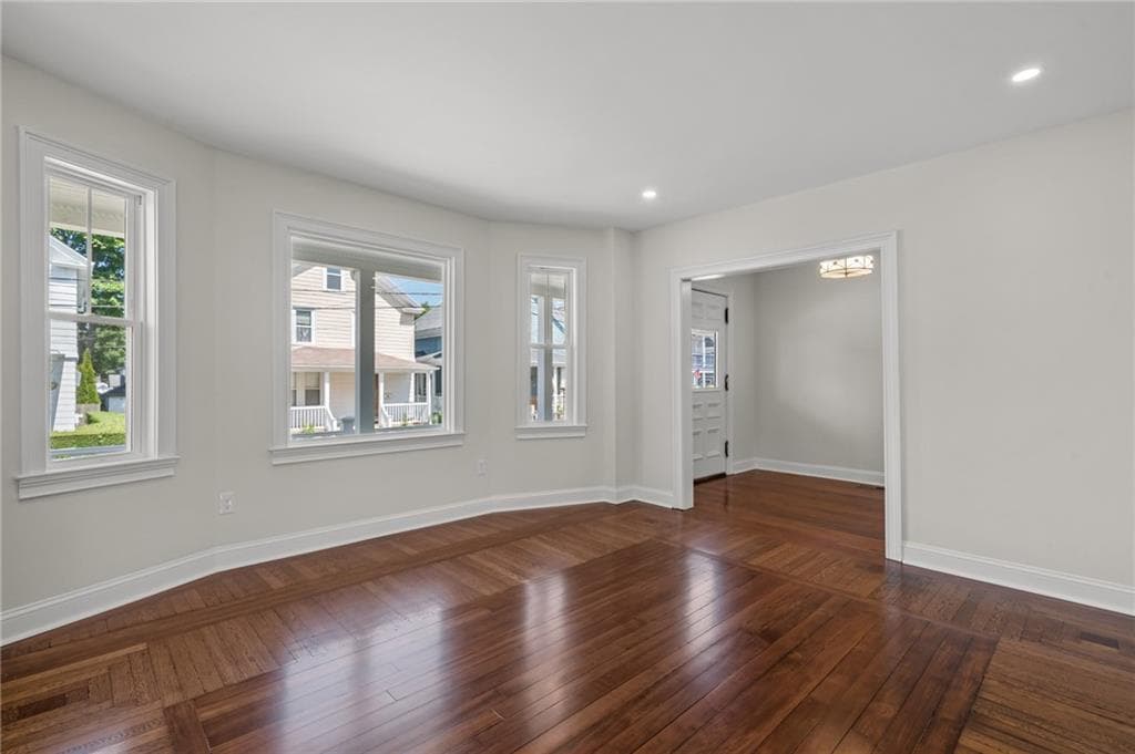 21 Russell Avenue photo 13