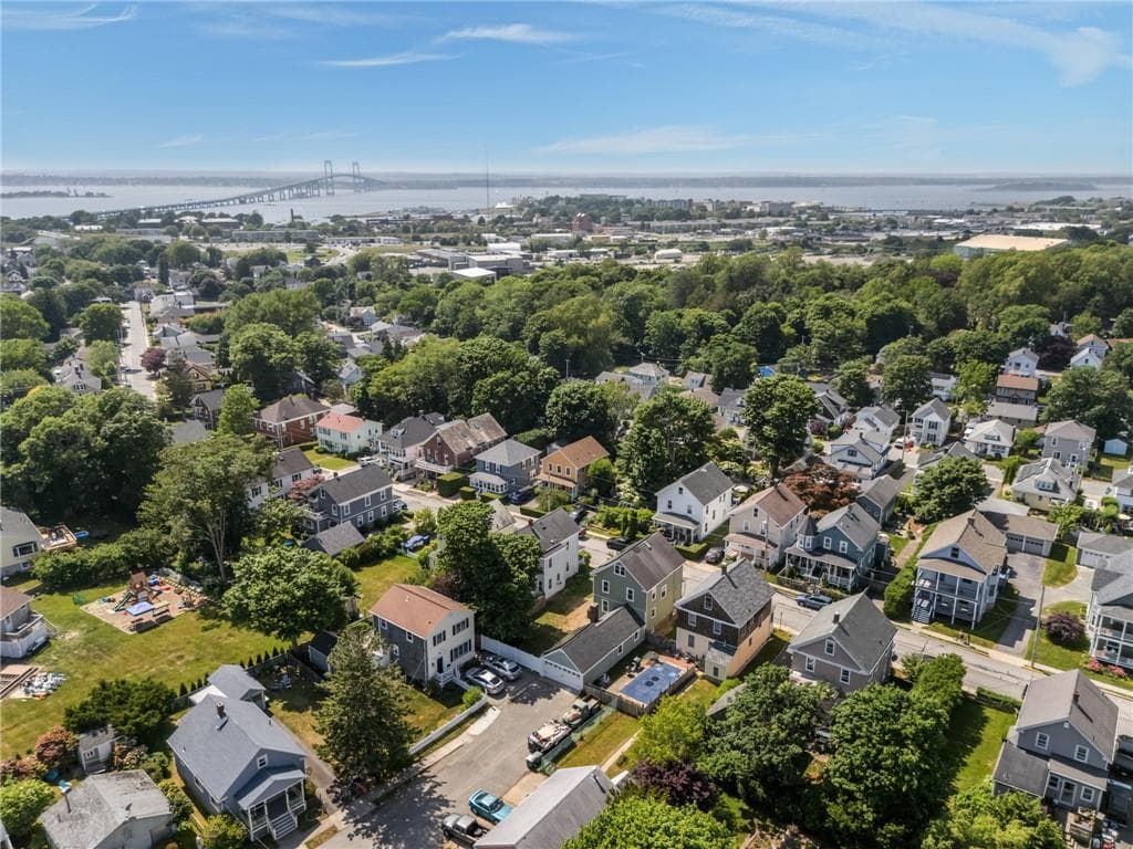21 Russell Avenue photo 43