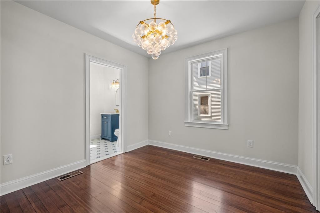 21 Russell Avenue photo 22