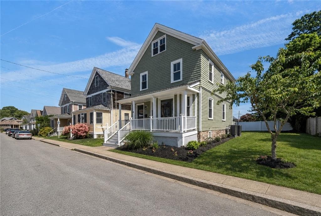 21 Russell Avenue photo 3