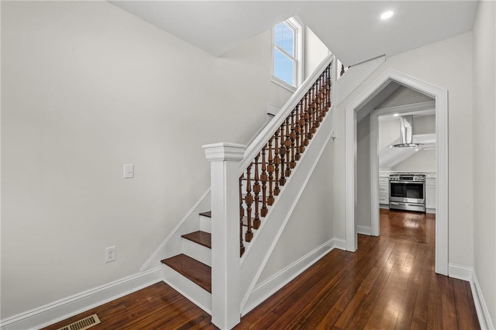 21 Russell Avenue photo 9