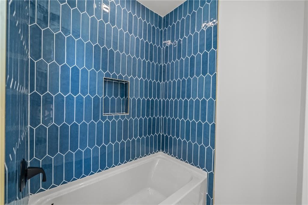 21 Russell Avenue photo 24