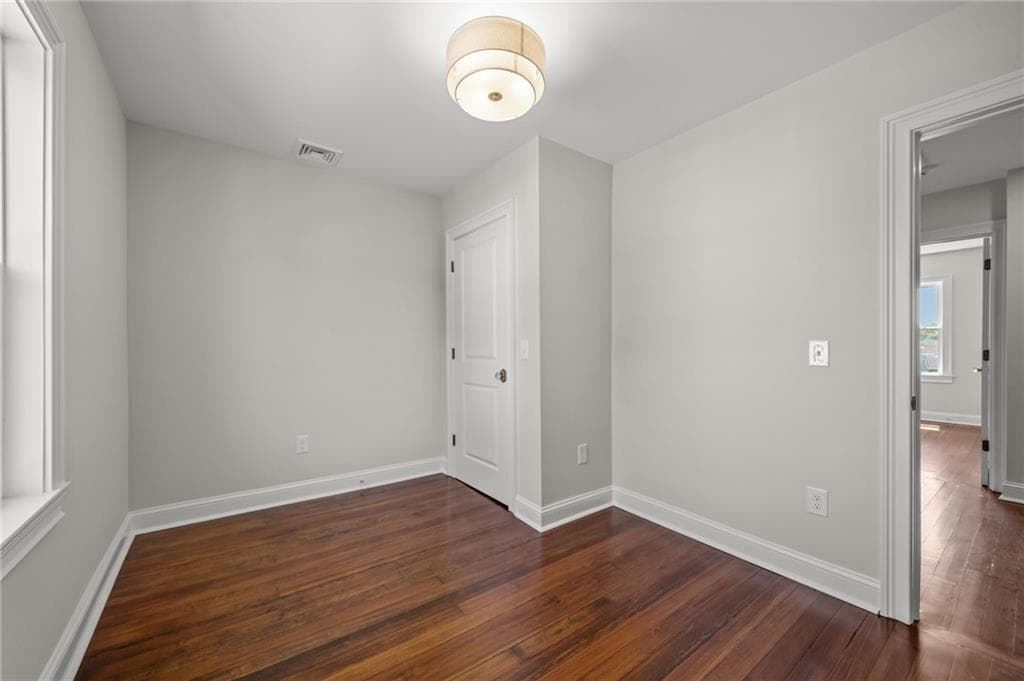 21 Russell Avenue photo 30