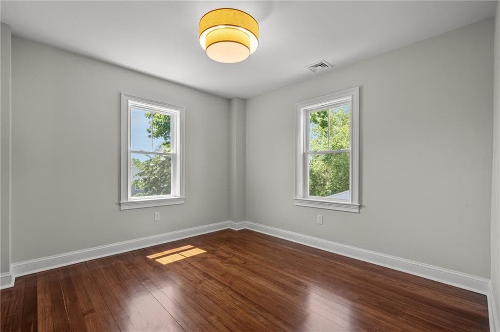 21 Russell Avenue photo 34