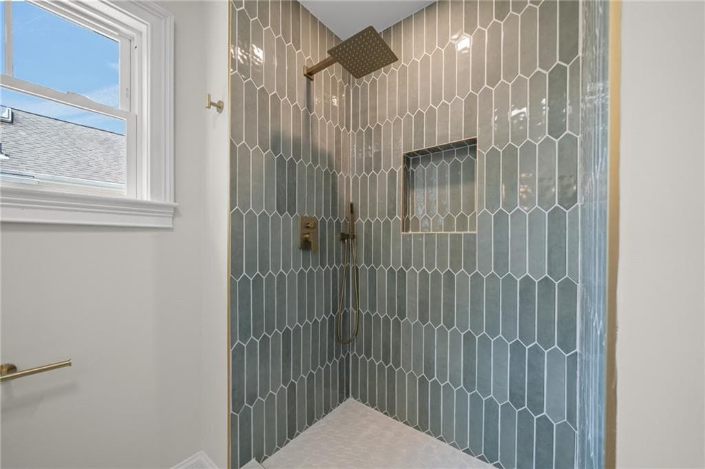 21 Russell Avenue photo 38
