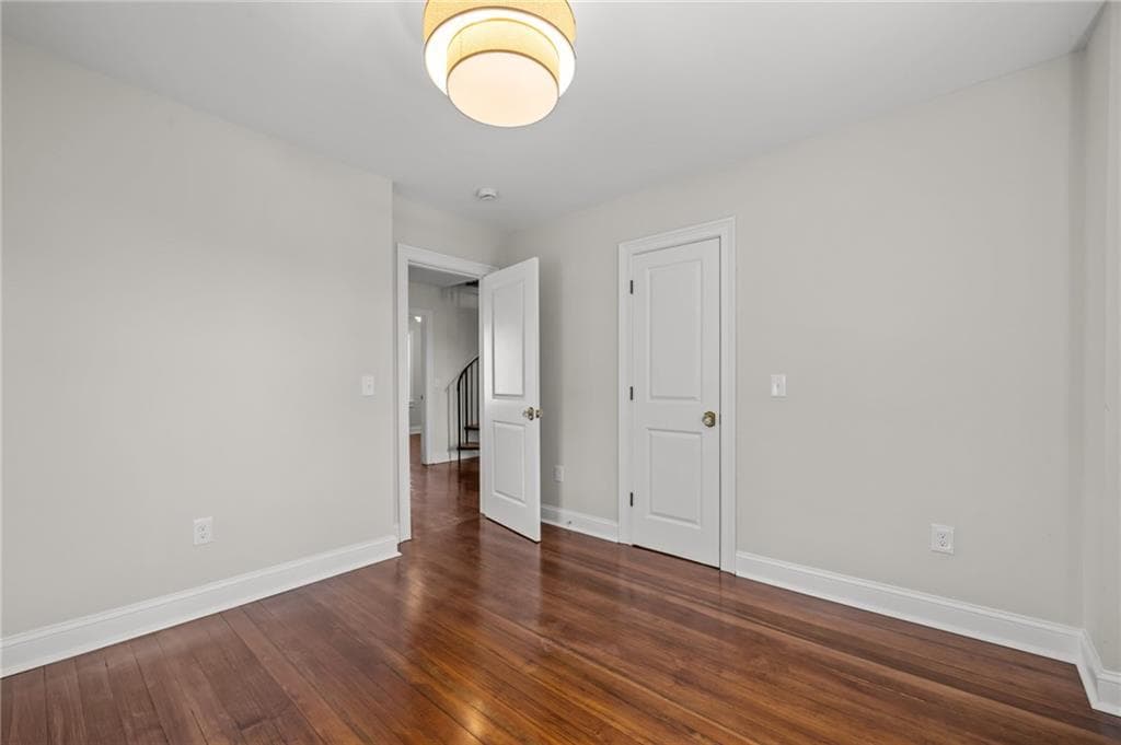 21 Russell Avenue photo 33