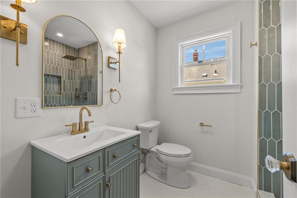 21 Russell Avenue photo 37