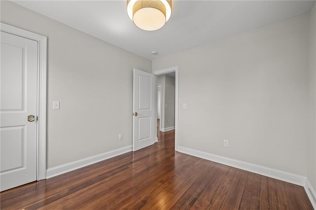 21 Russell Avenue photo 35