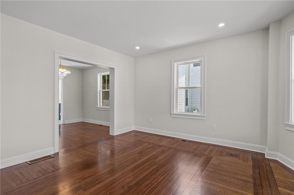21 Russell Avenue photo 31