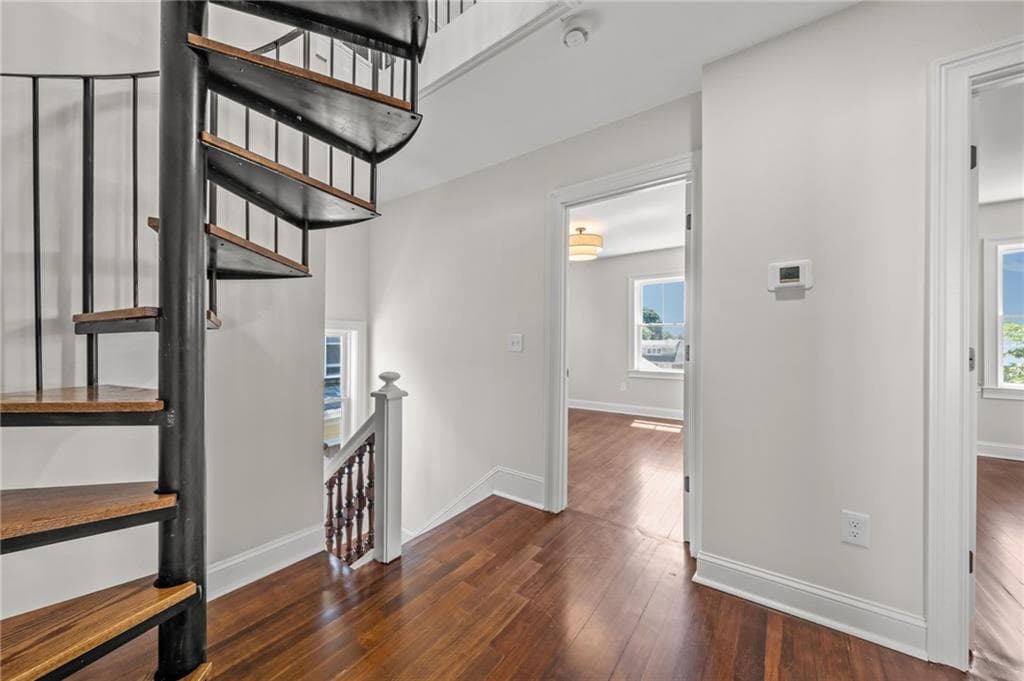 21 Russell Avenue photo 39