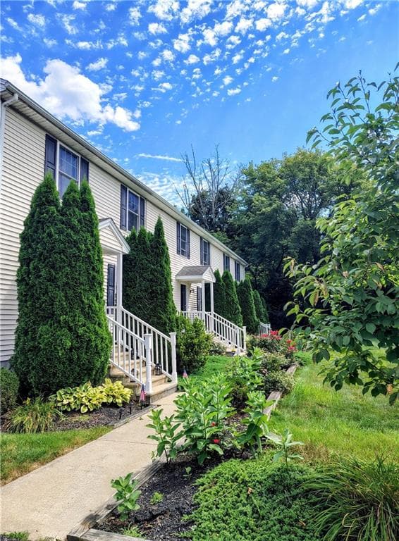 4 Legris Commons Lane UNIT 4