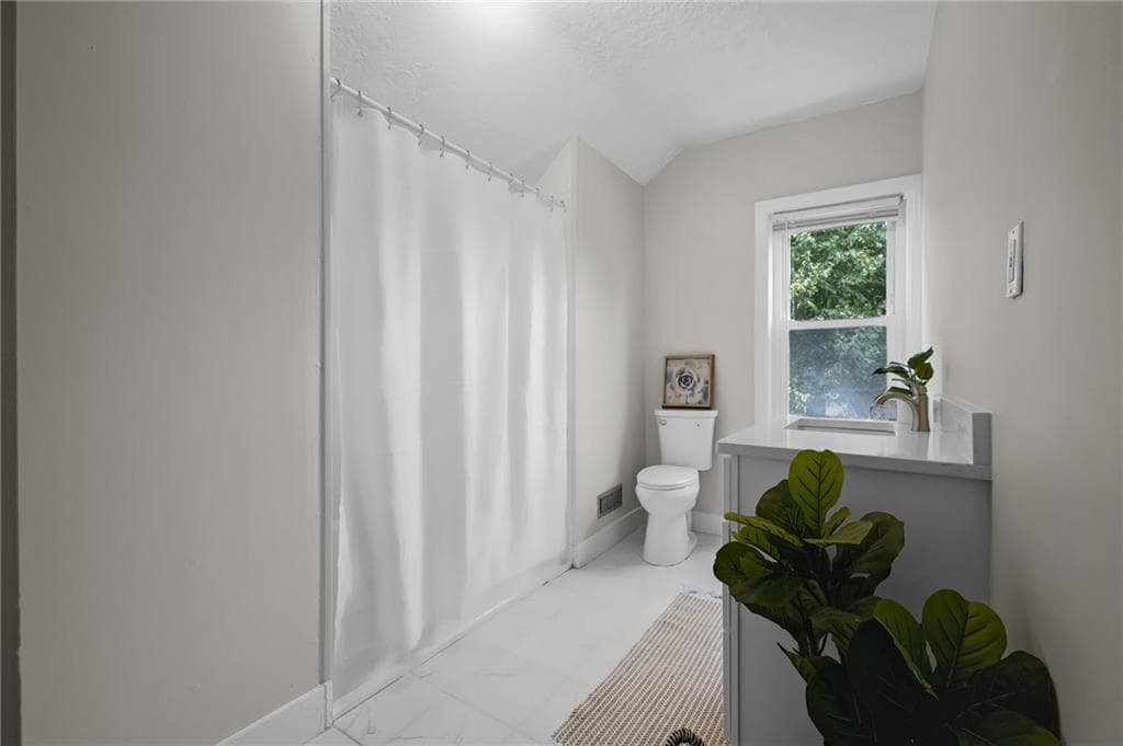 70 Martin Street photo 4