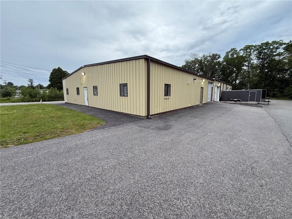 17 industrial Drive photo 2