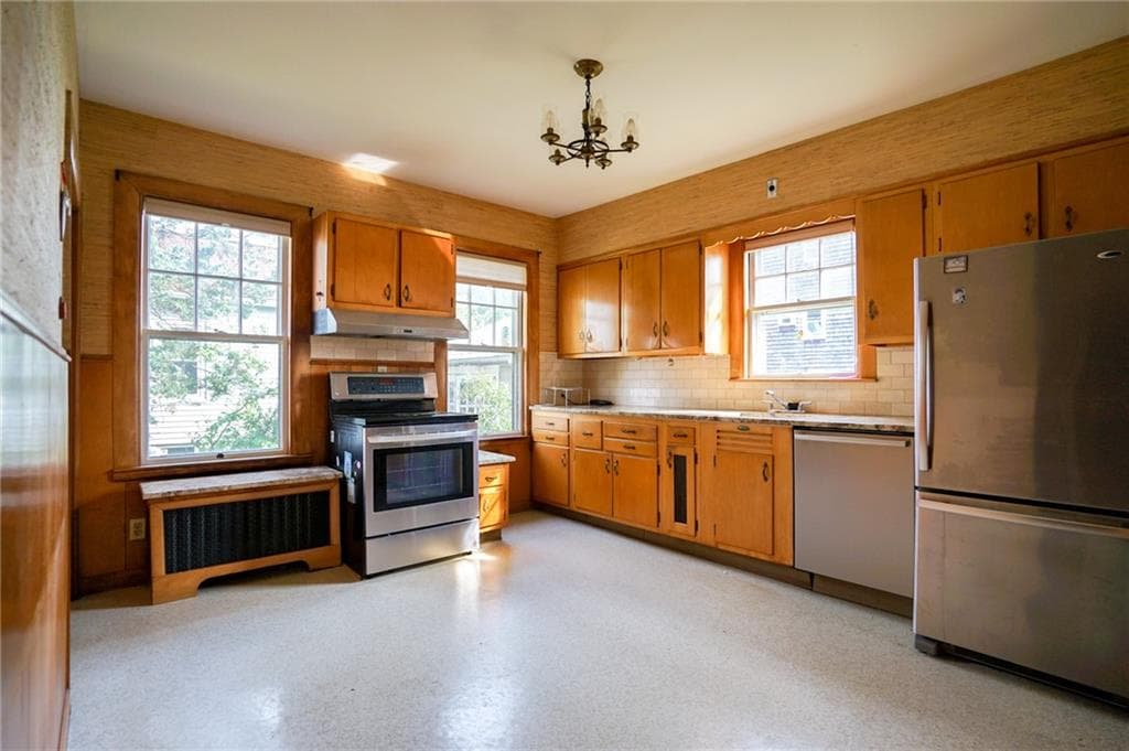 72 Boutwell Street photo 9