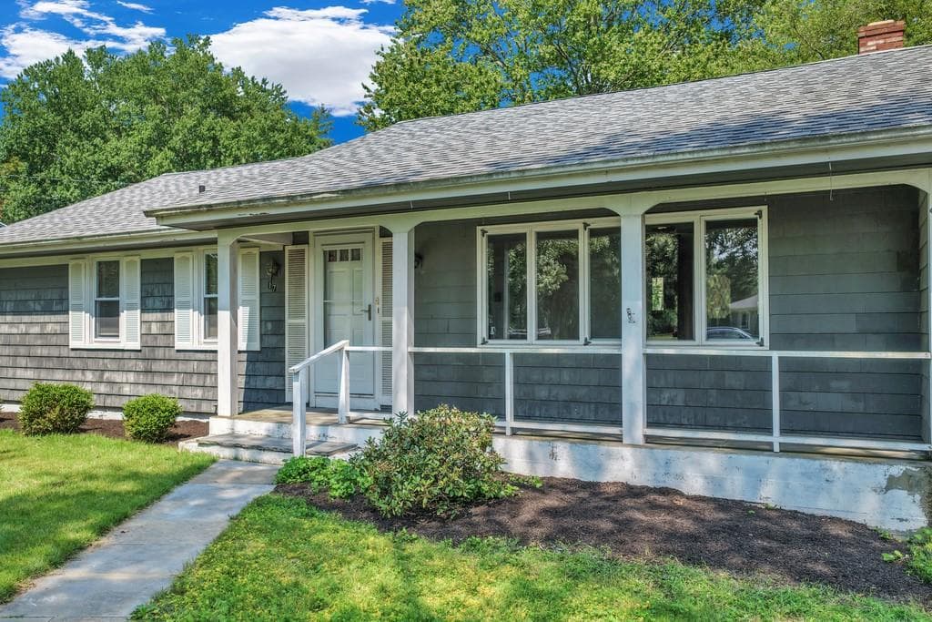 17 Lynn Lane photo 2