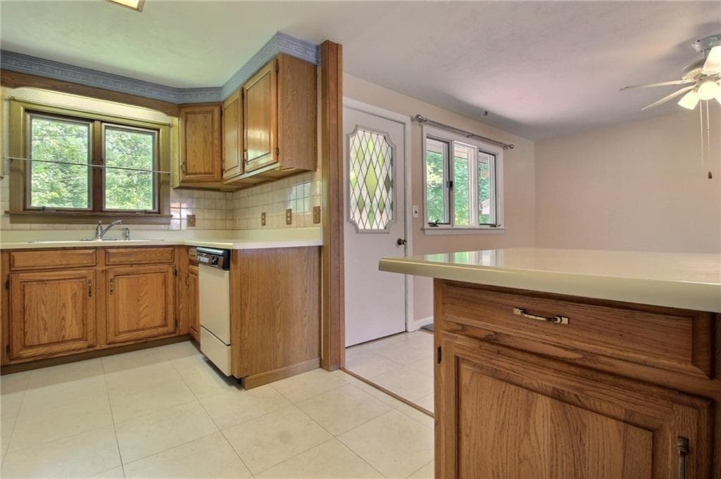 17 Lynn Lane photo 9