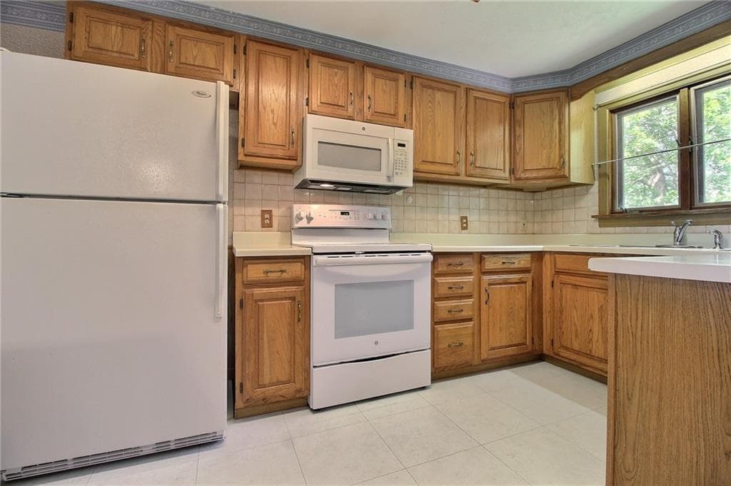 17 Lynn Lane photo 8