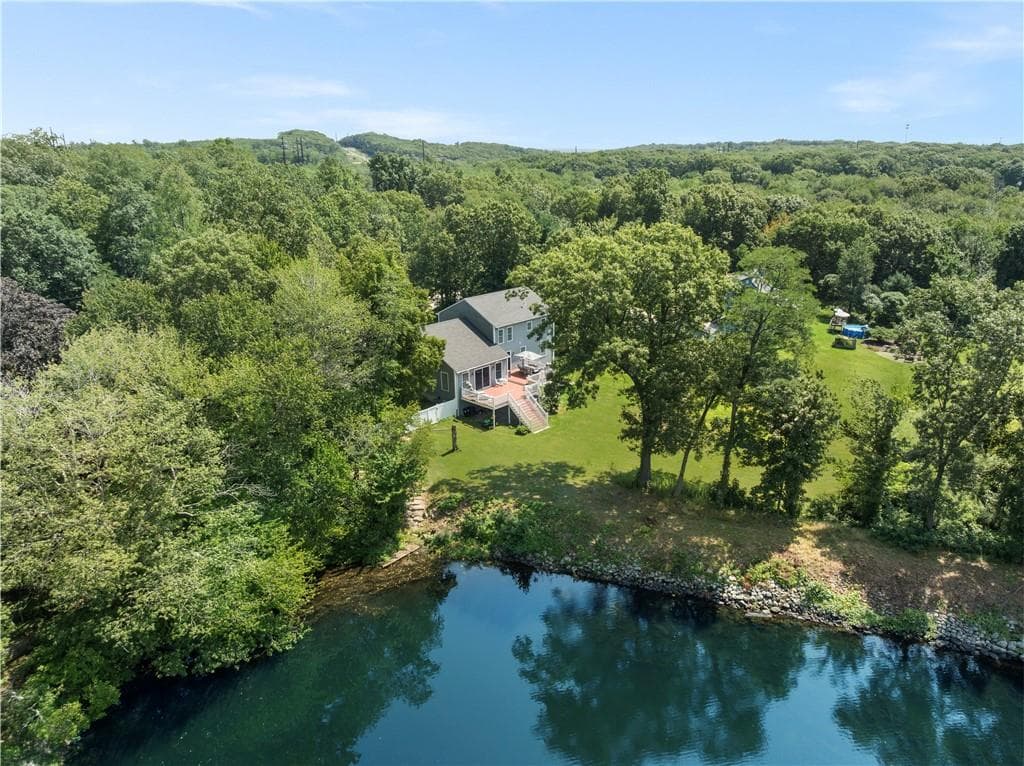 12 Woodlake Drive photo 3