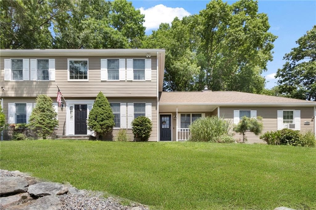 Single Family Residence at 25 Factory Pond Circle, Smithfield, photo 2 of 50