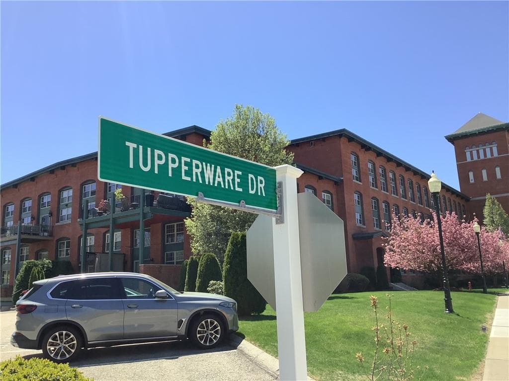 1 Tupperware Drive UNIT 221 photo 2