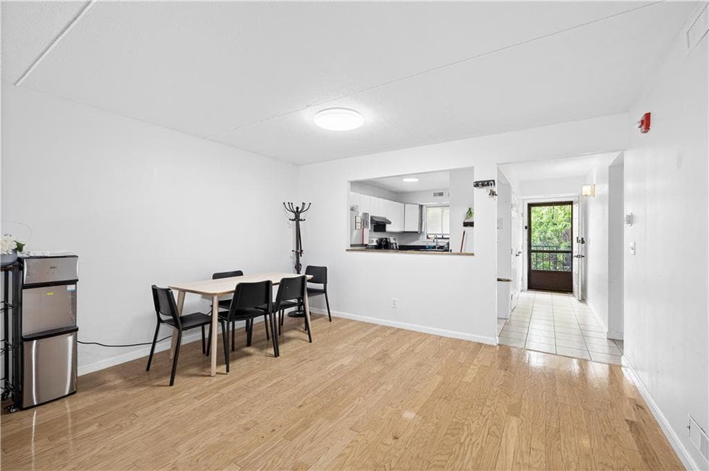 650 East Greenwich Avenue UNIT 6-204 photo 6