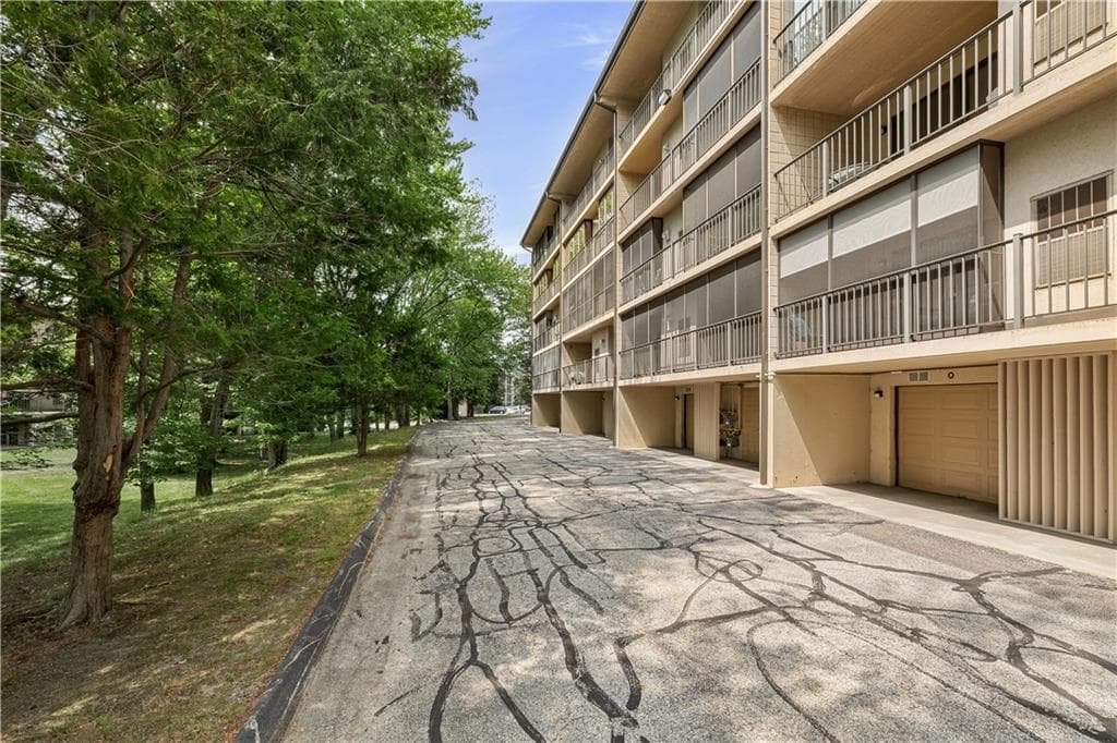 650 East Greenwich Avenue UNIT 6-204 photo 36
