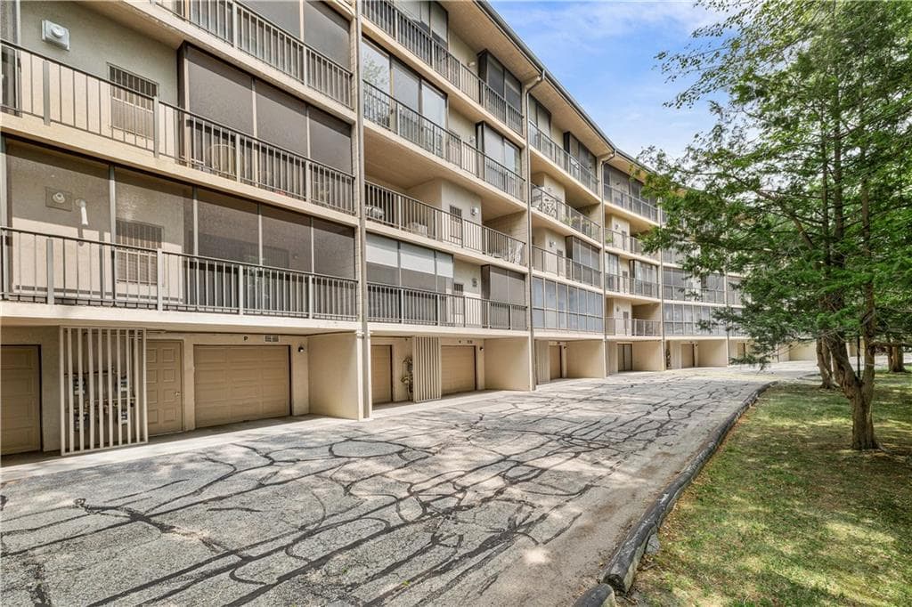 650 East Greenwich Avenue UNIT 6-204 photo 37