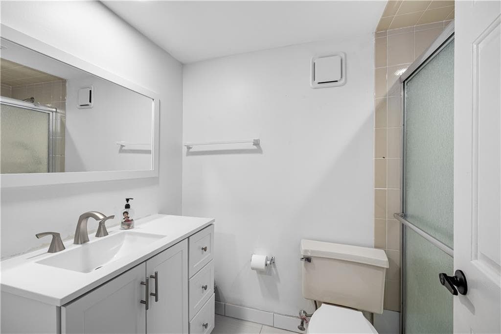 650 East Greenwich Avenue UNIT 6-204 photo 15
