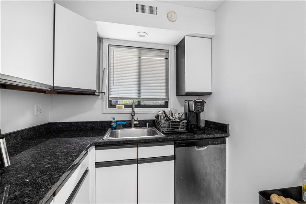 650 East Greenwich Avenue UNIT 6-204 photo 11