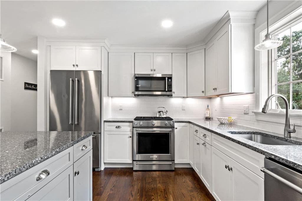 Single Family Residence at 206 Poppasquash Road, Bristol, photo 11 of 48