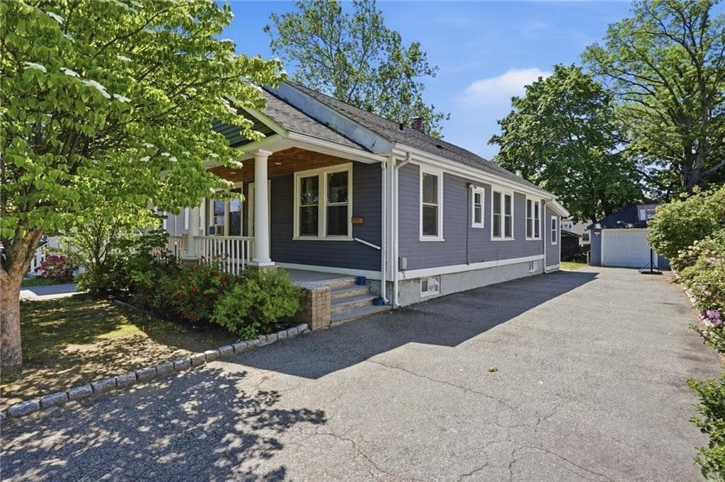 132 Roger Williams Avenue photo 2