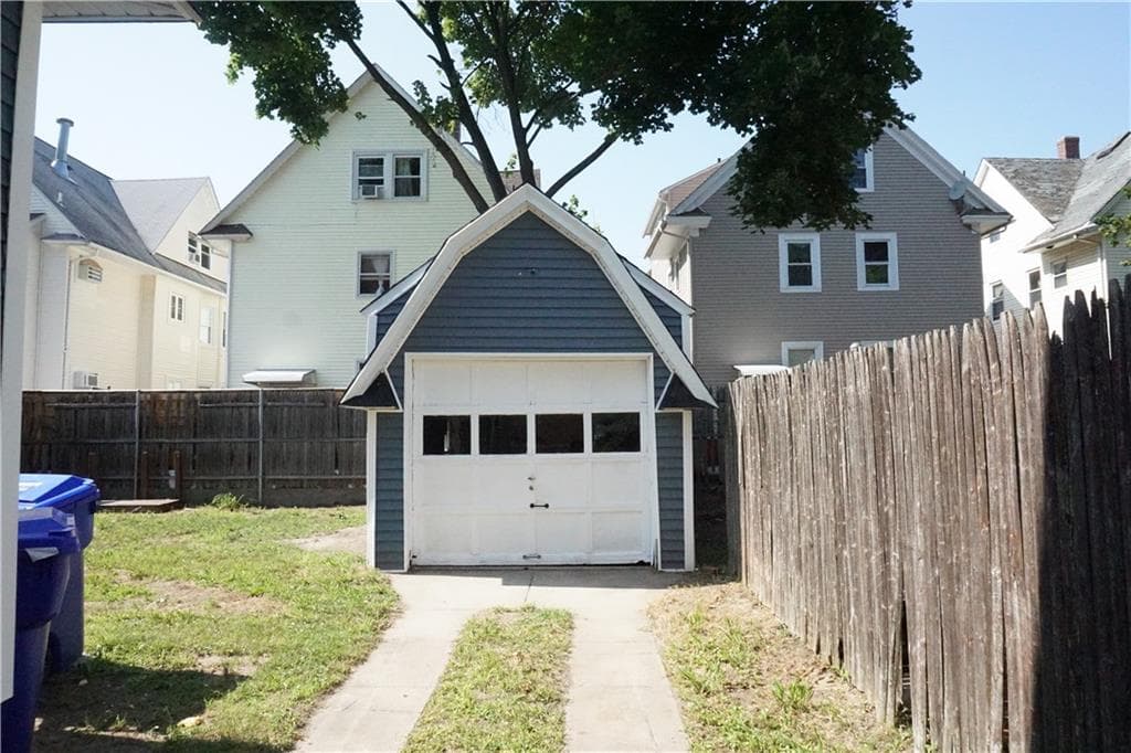 37 Cyr Street photo 3