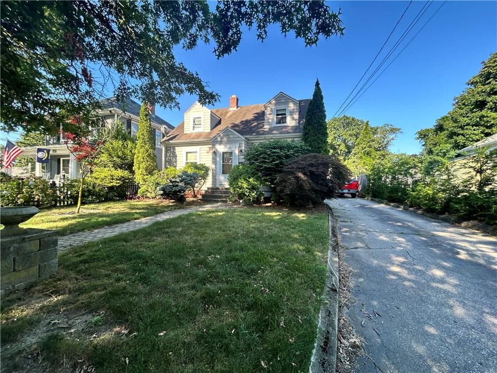 Single Family Residence at 1217 Hope Street, Bristol, photo 2 of 41