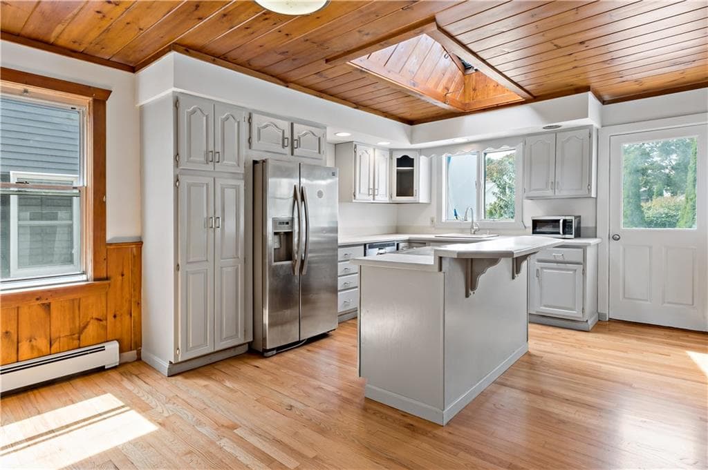 Single Family Residence at 1217 Hope Street, Bristol, photo 6 of 41
