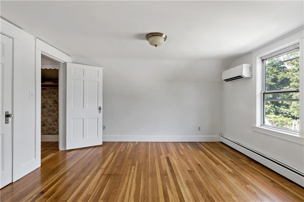 Single Family Residence at 1217 Hope Street, Bristol, photo 20 of 41