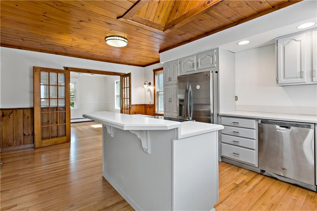 Single Family Residence at 1217 Hope Street, Bristol, photo 4 of 41
