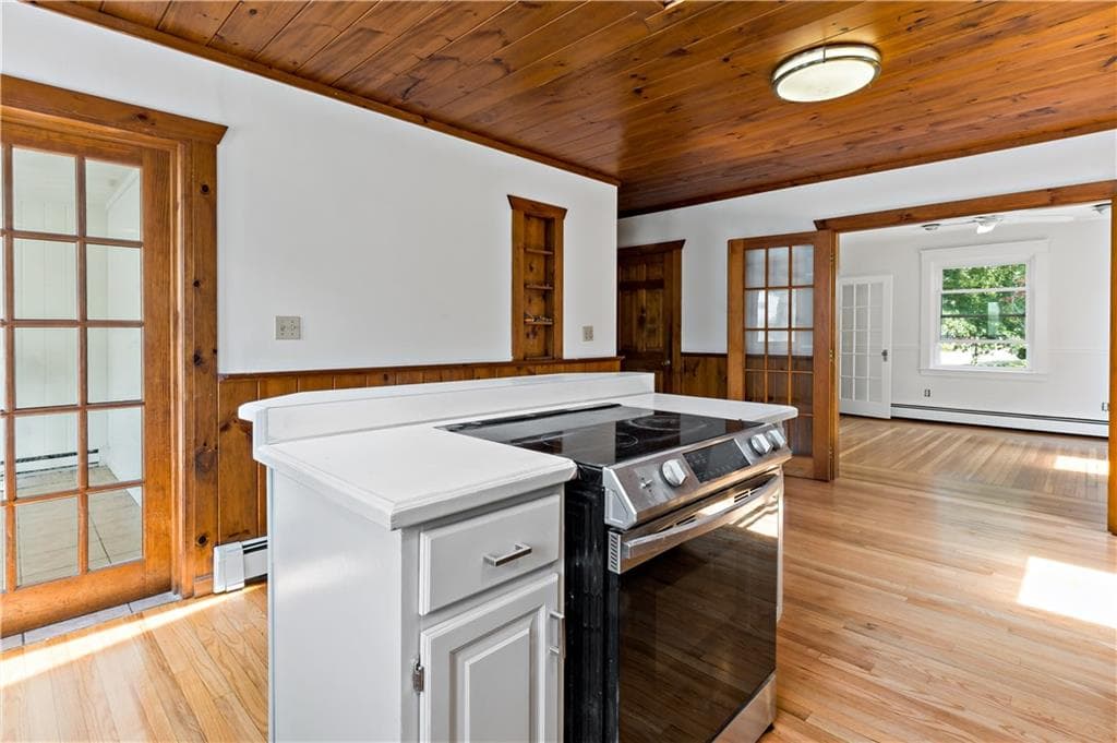 Single Family Residence at 1217 Hope Street, Bristol, photo 8 of 41