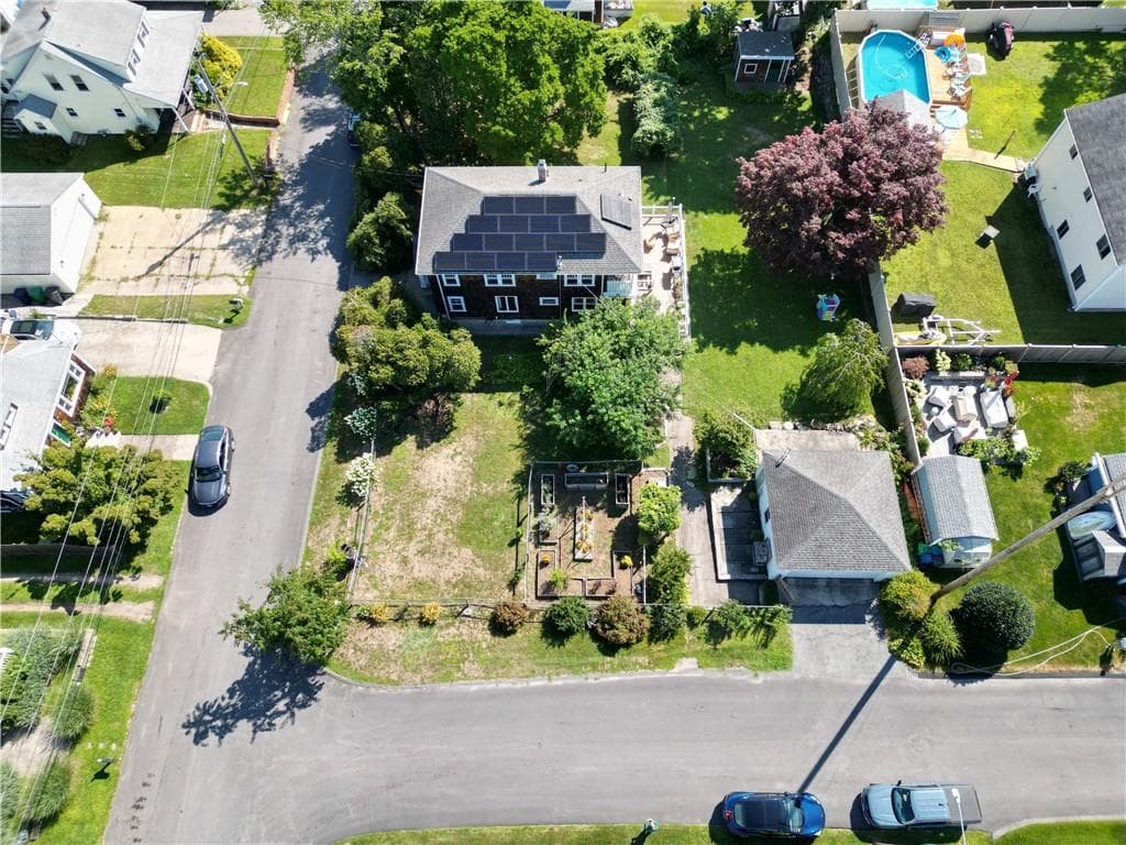 84 Alden Avenue photo 2