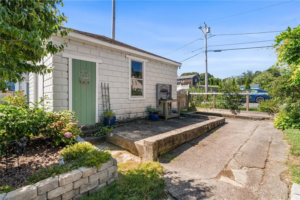 84 Alden Avenue photo 40