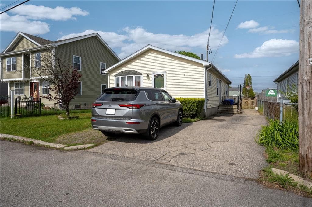 102 Kenmore Street photo 3