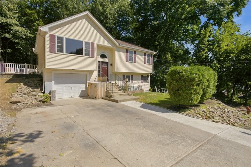 Single Family Residence at 37 Gem Street, North Providence, photo 2 of 41