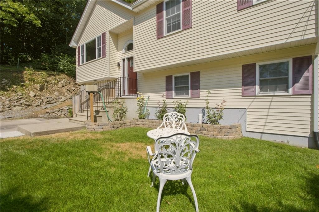 Single Family Residence at 37 Gem Street, North Providence, photo 4 of 41