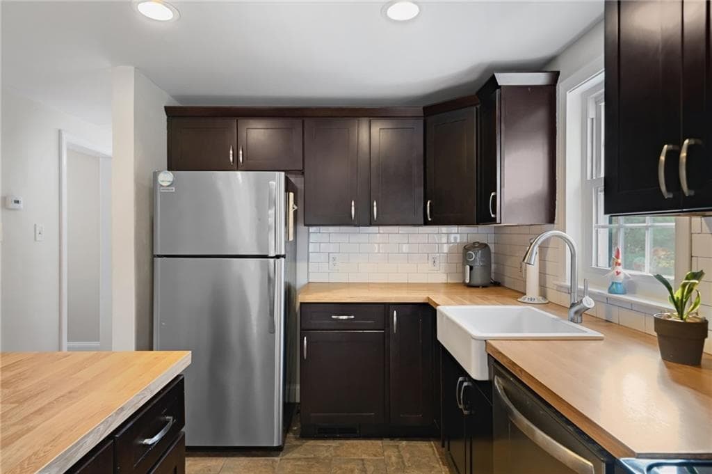 58 Sherman Avenue photo 7