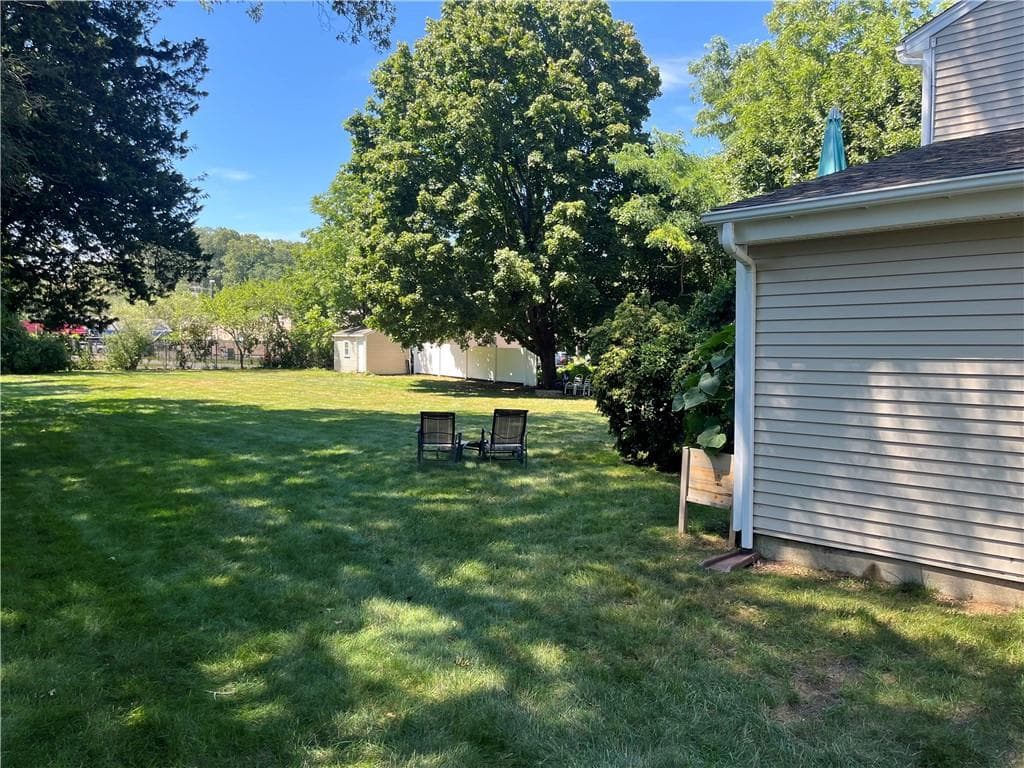 44 MAXWELL Drive photo 6