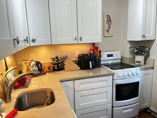 Multi Family at 33 Elm Street, Newport, photo 8 of 18