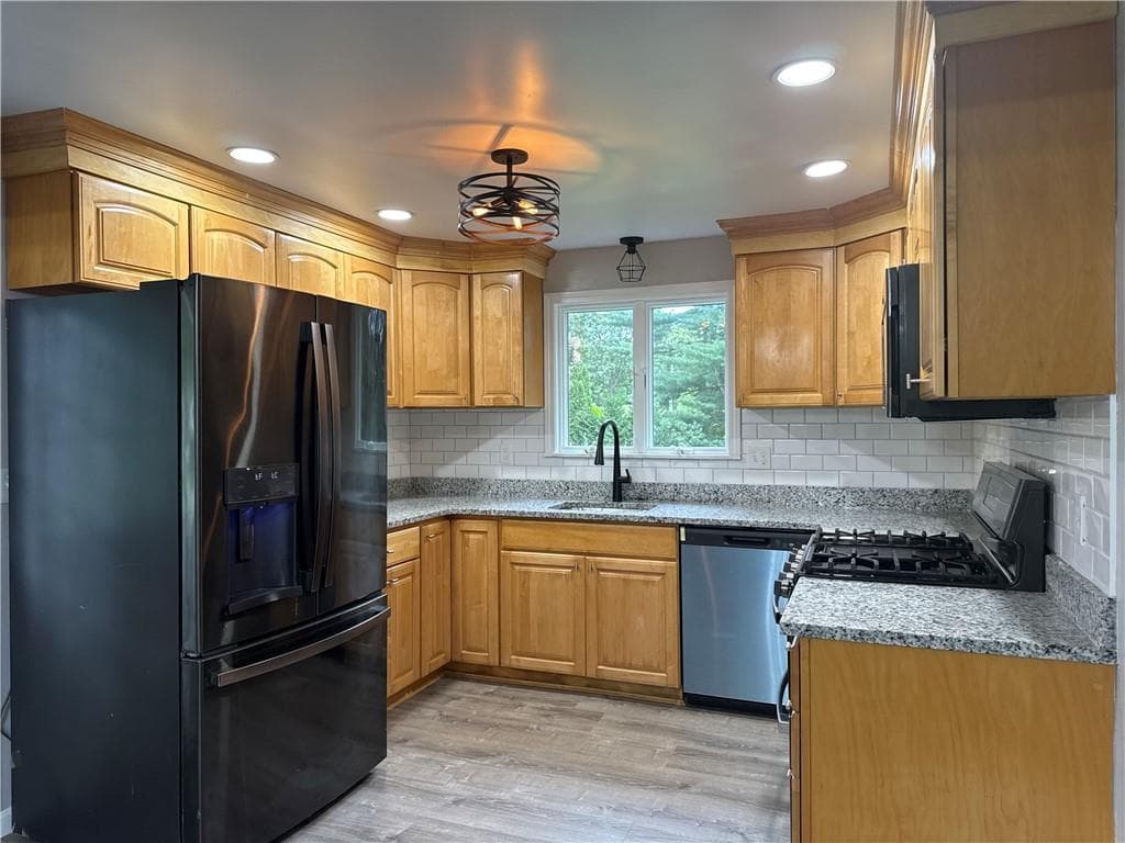 15 Baneberry Drive photo 8