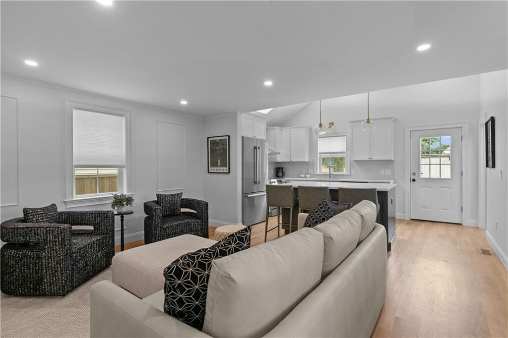 Single Family Residence at 34 East Bowery Street, Newport, photo 5 of 30