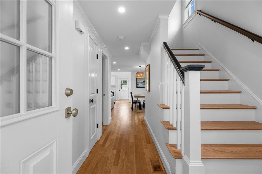 Single Family Residence at 34 East Bowery Street, Newport, photo 4 of 30
