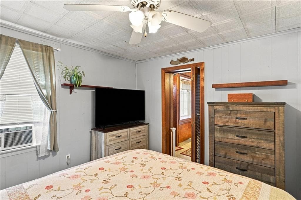 Multi Family at 41 Mount Hope Avenue, Bristol, photo 15 of 28